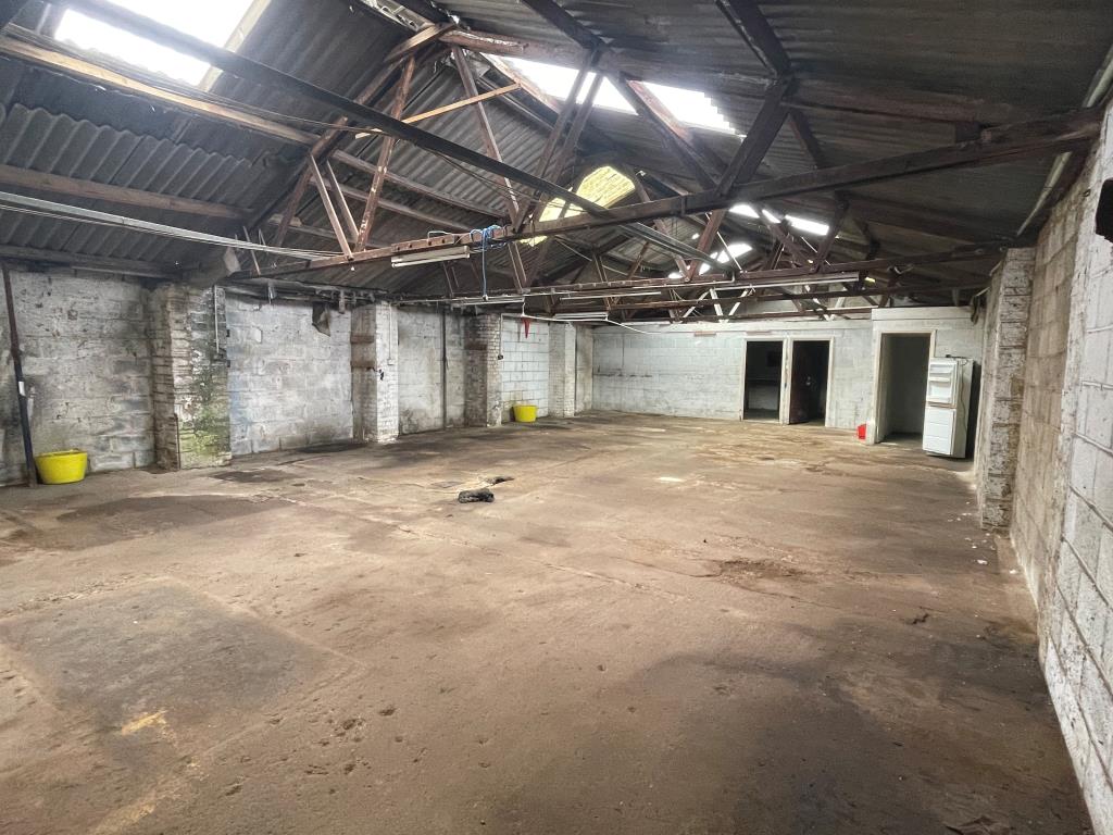 Lot: 162 - THREE INDUSTIRAL UNITS WITH POTENTIAL FOR RE-DEVELOPMENT - Vacant warehouse/workshop space